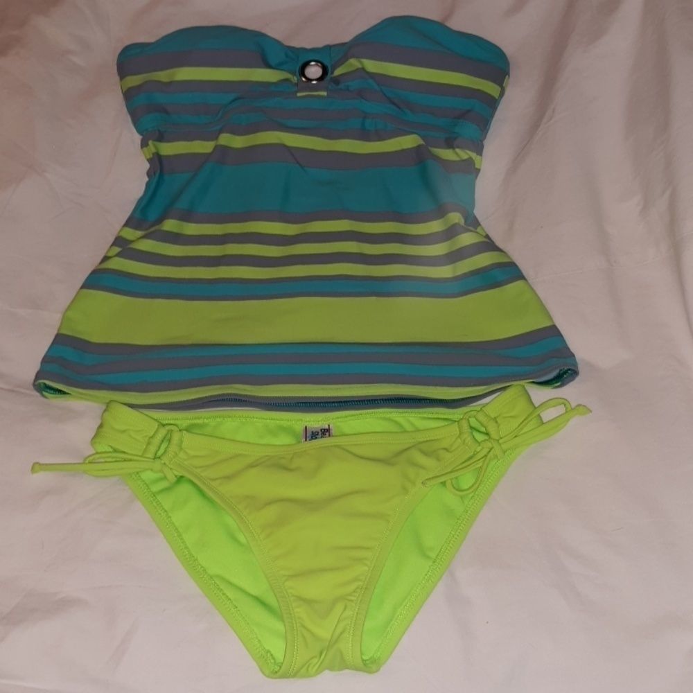 Beach Stop Tankini Swimsuit w String Bottoms Med
